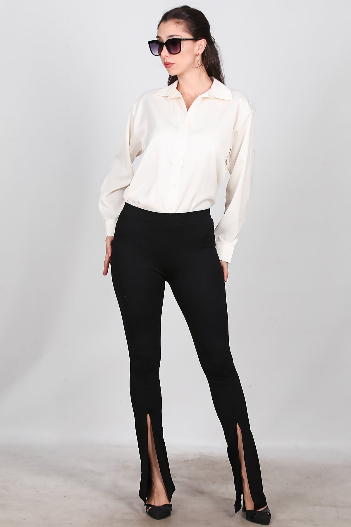 Damen-Leggings mit ausgestelltem Bein und seitlichem Schlitz — Schwarz