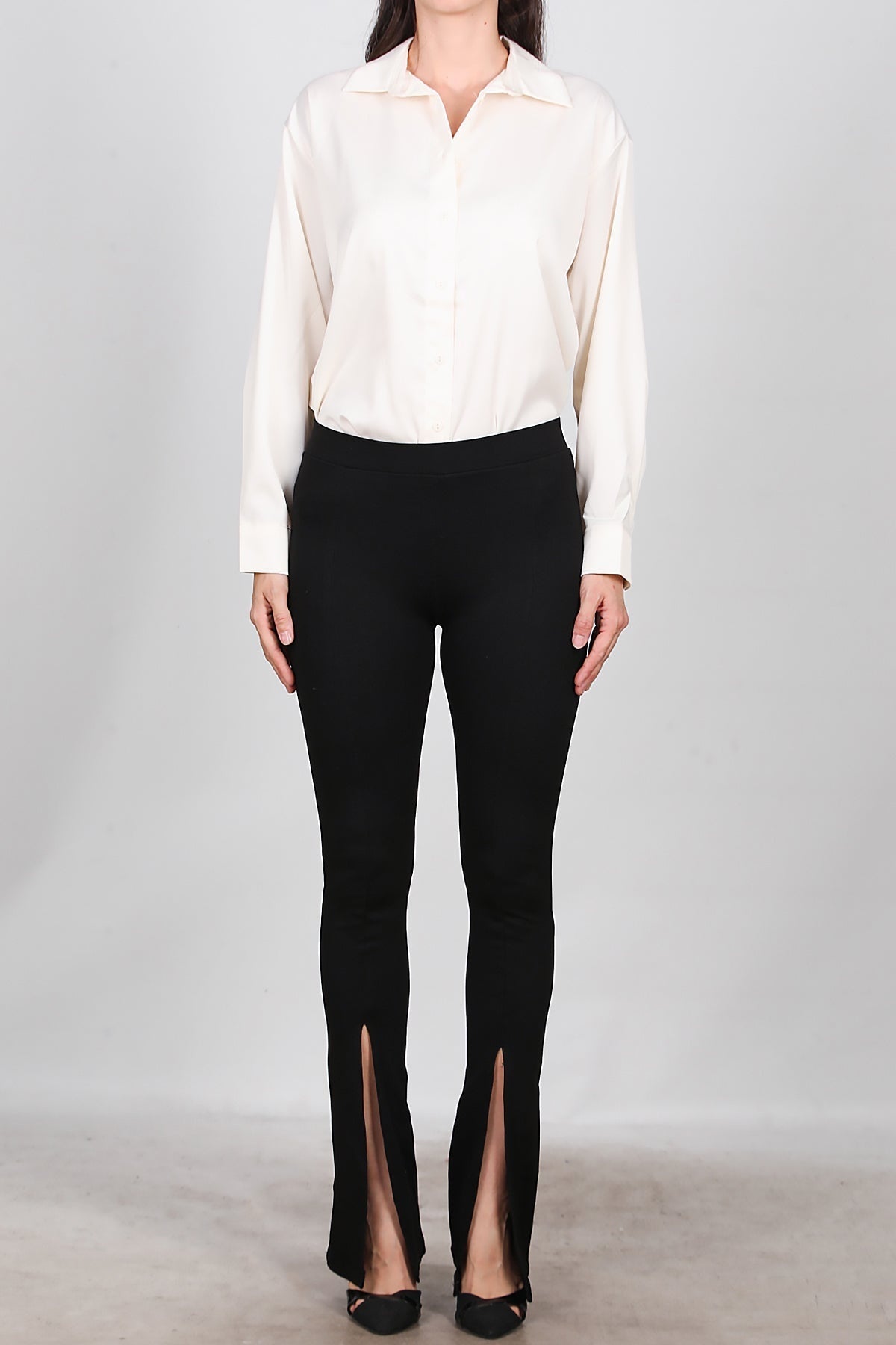 Damen-Leggings mit ausgestelltem Bein und seitlichem Schlitz — Schwarz