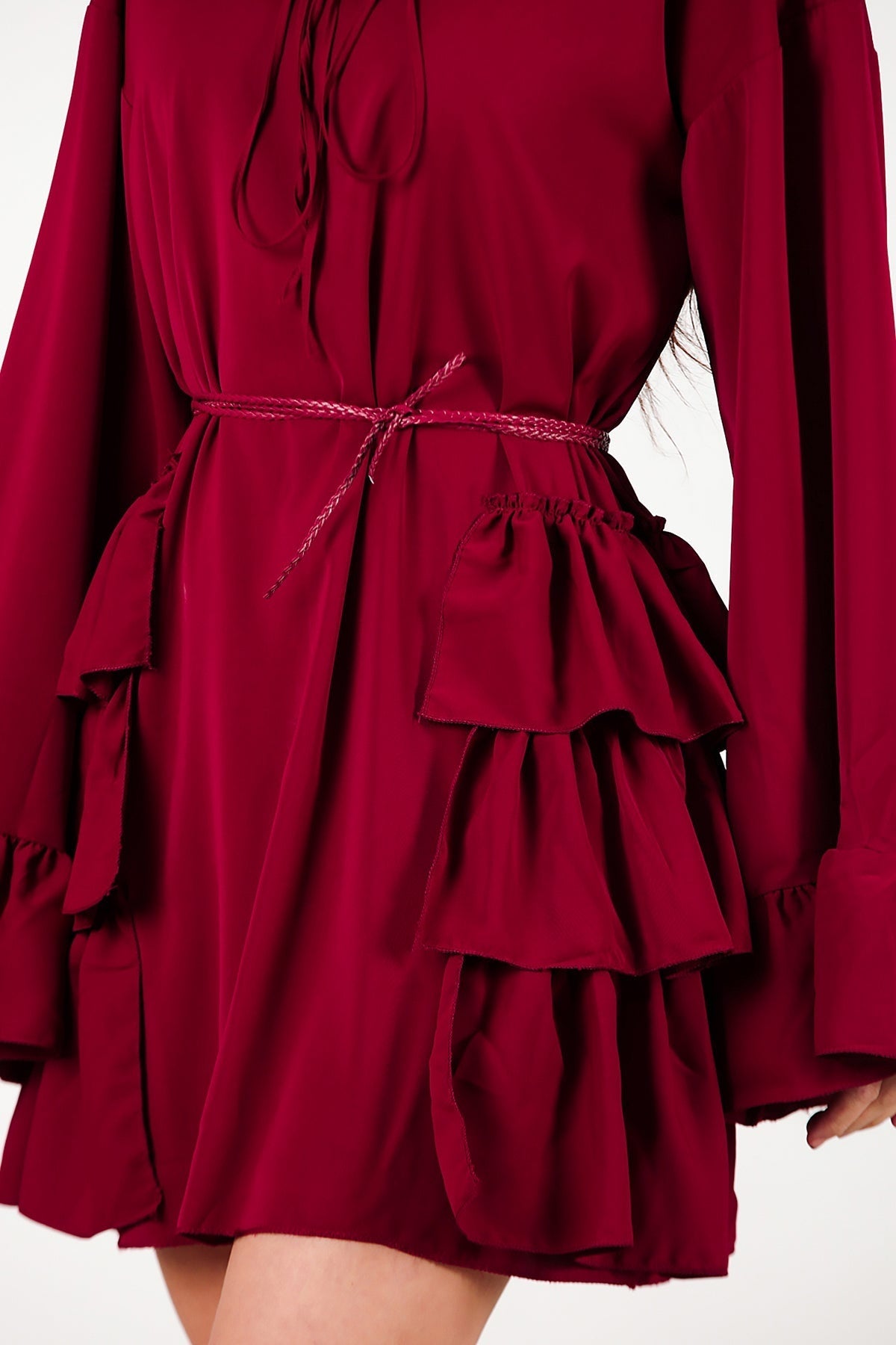 Kleid mit seitlichen und Ärmelrüschen – Bordeaux