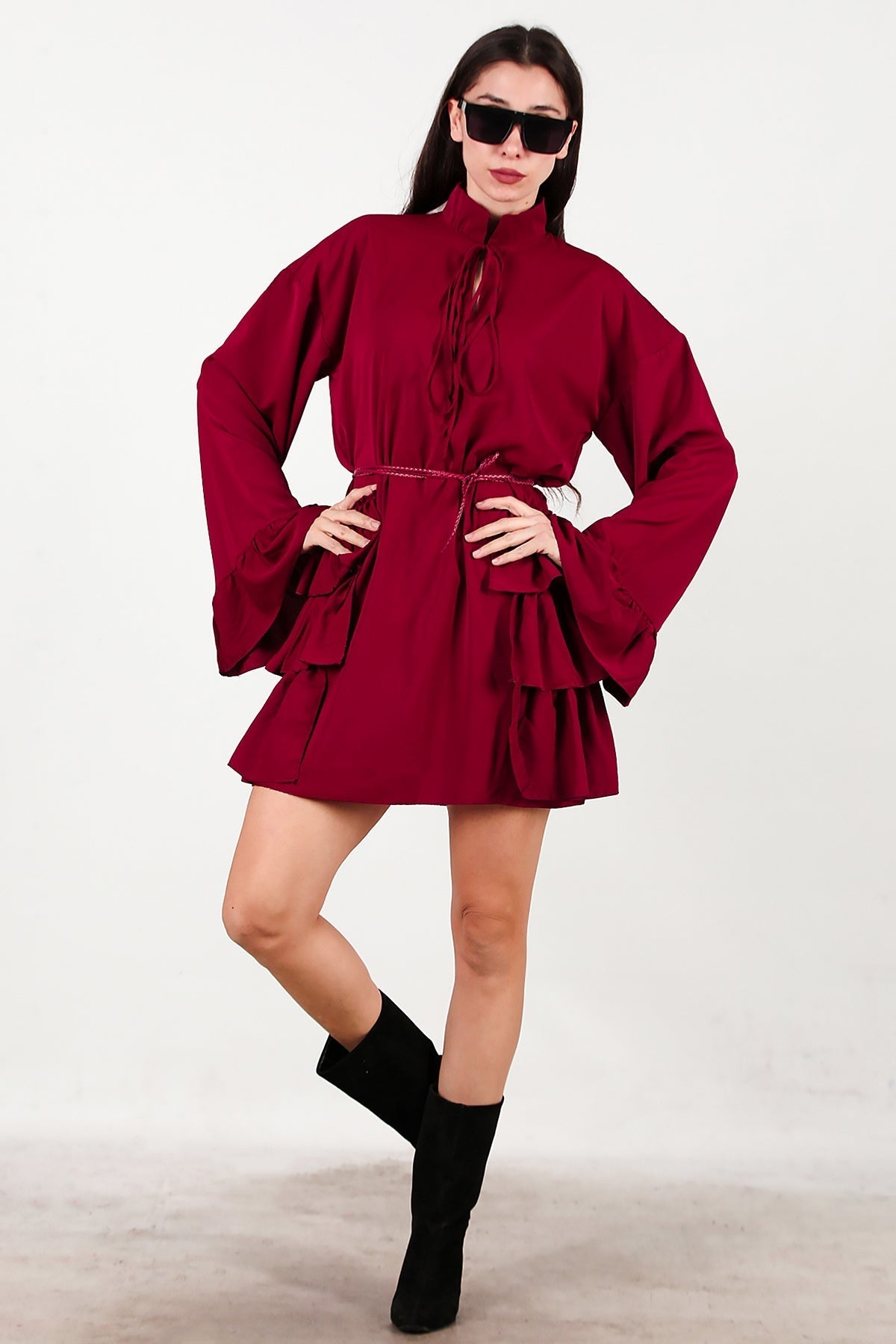 Kleid mit seitlichen und Ärmelrüschen – Bordeaux