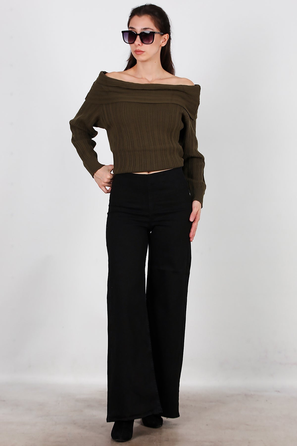 Wide - Leg Jeans With Elastic Waistband — Black