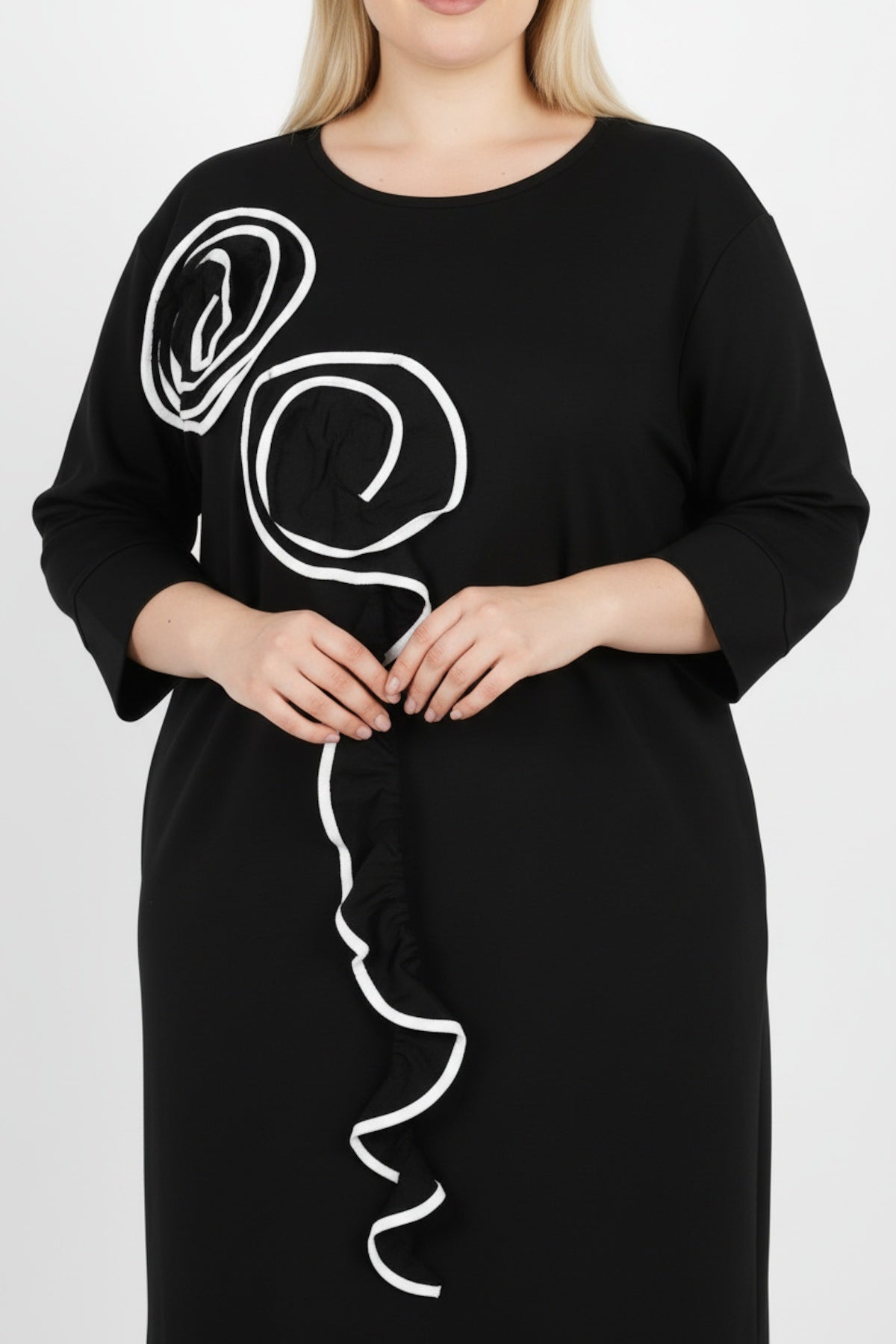 Plus-size jurk met ruches aan de voorkant — Zwart