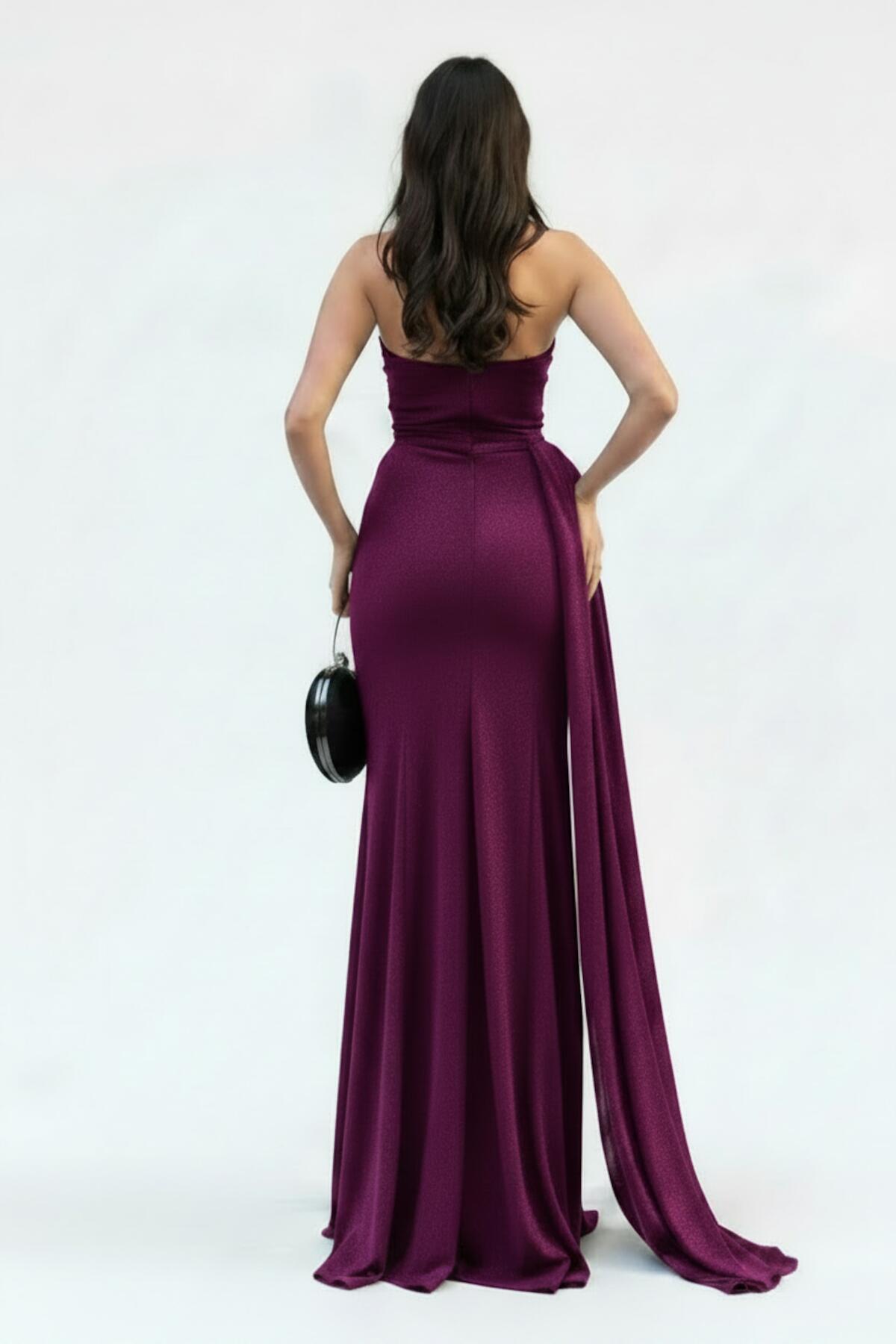 Meerjungfrauenkleid mit Pflaumenstein-Verzierungen