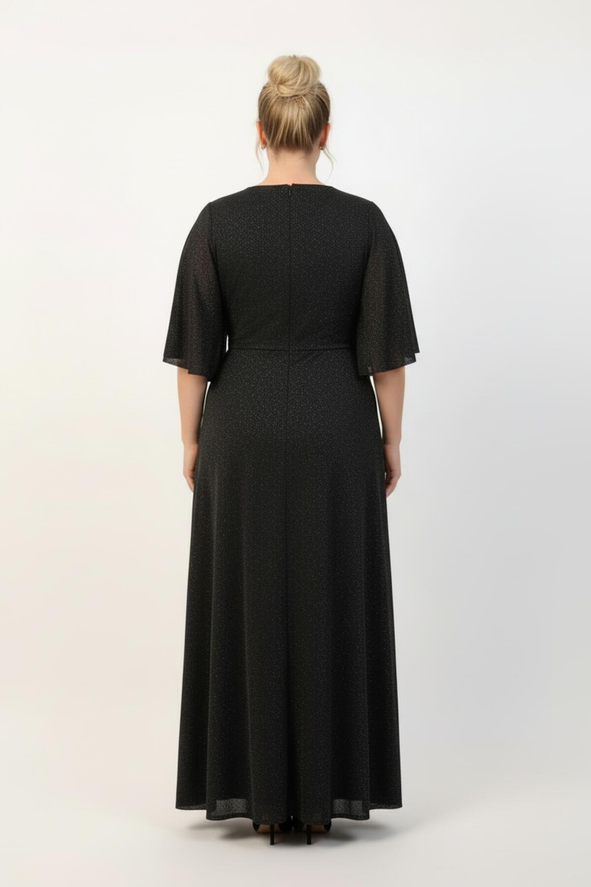 Großformatiges langes Abendkleid mit Perlenstickerei an der Taille und Streifendetails – Schwarz