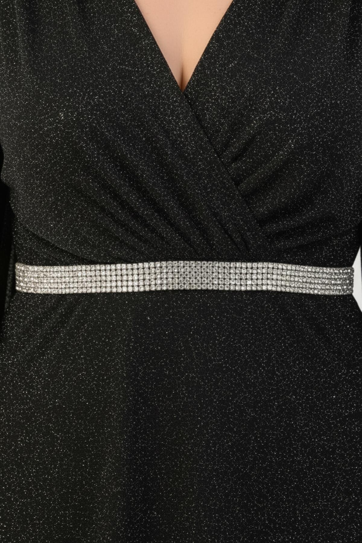 Großformatiges langes Abendkleid mit Perlenstickerei an der Taille und Streifendetails – Schwarz