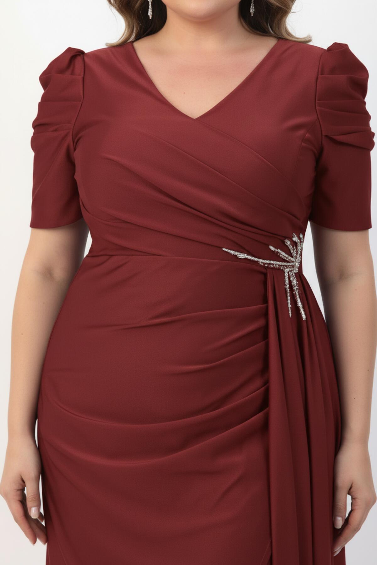 Große Größen: Langes Abendkleid mit Taillendetail, kurzen Ärmeln — Burgund