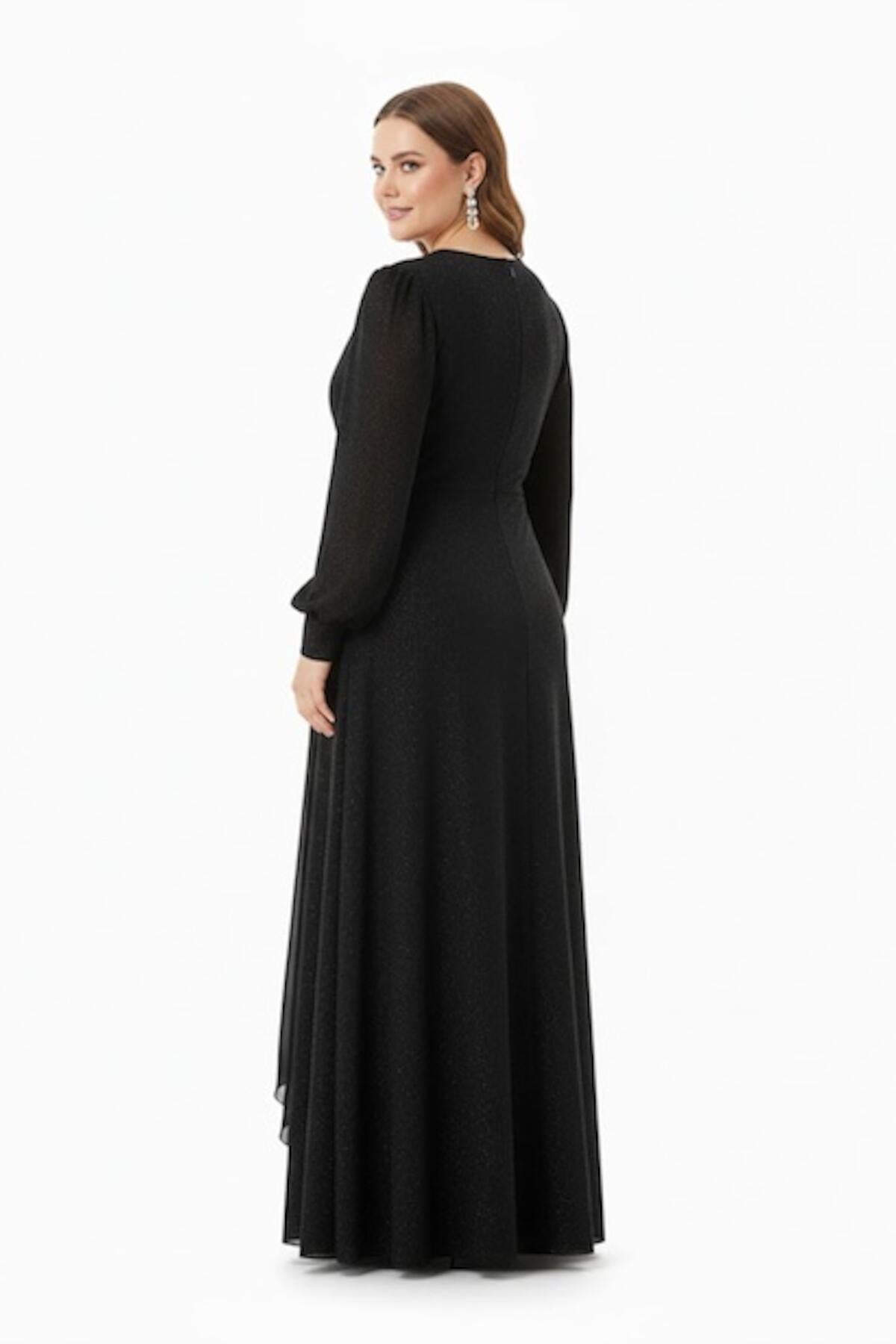 Abendkleid in großen Größen mit Chiffon-Überlage und Taillendetail — Schwarz