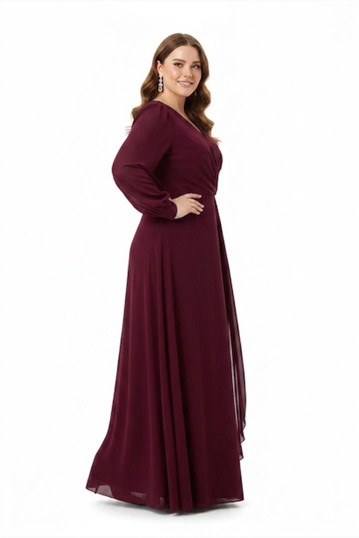 Abendkleid mit Chiffon-Overlay und Taillendetail in großen Größen — Burgund
