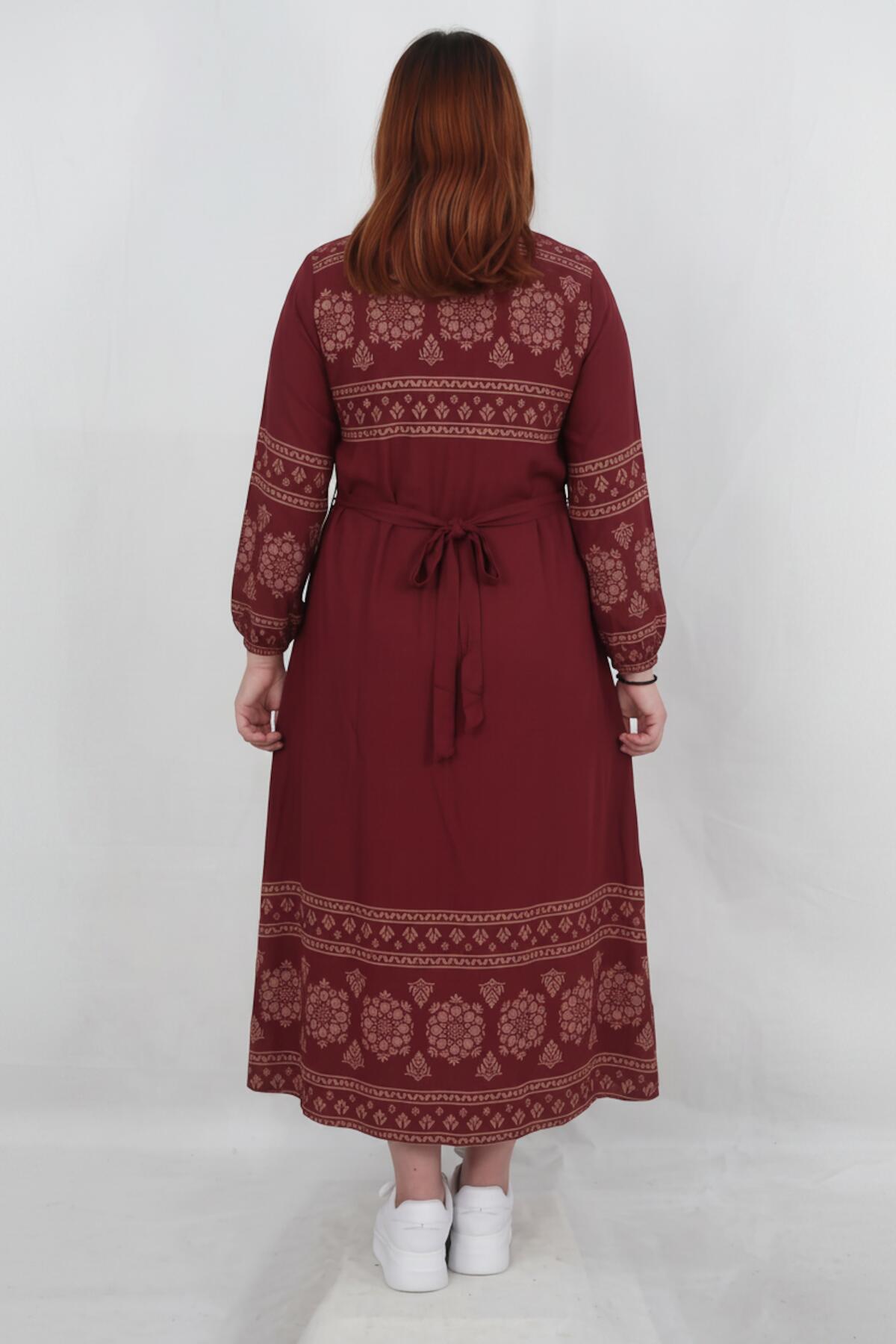 Große Größen Webkleid — Burgunder Muster