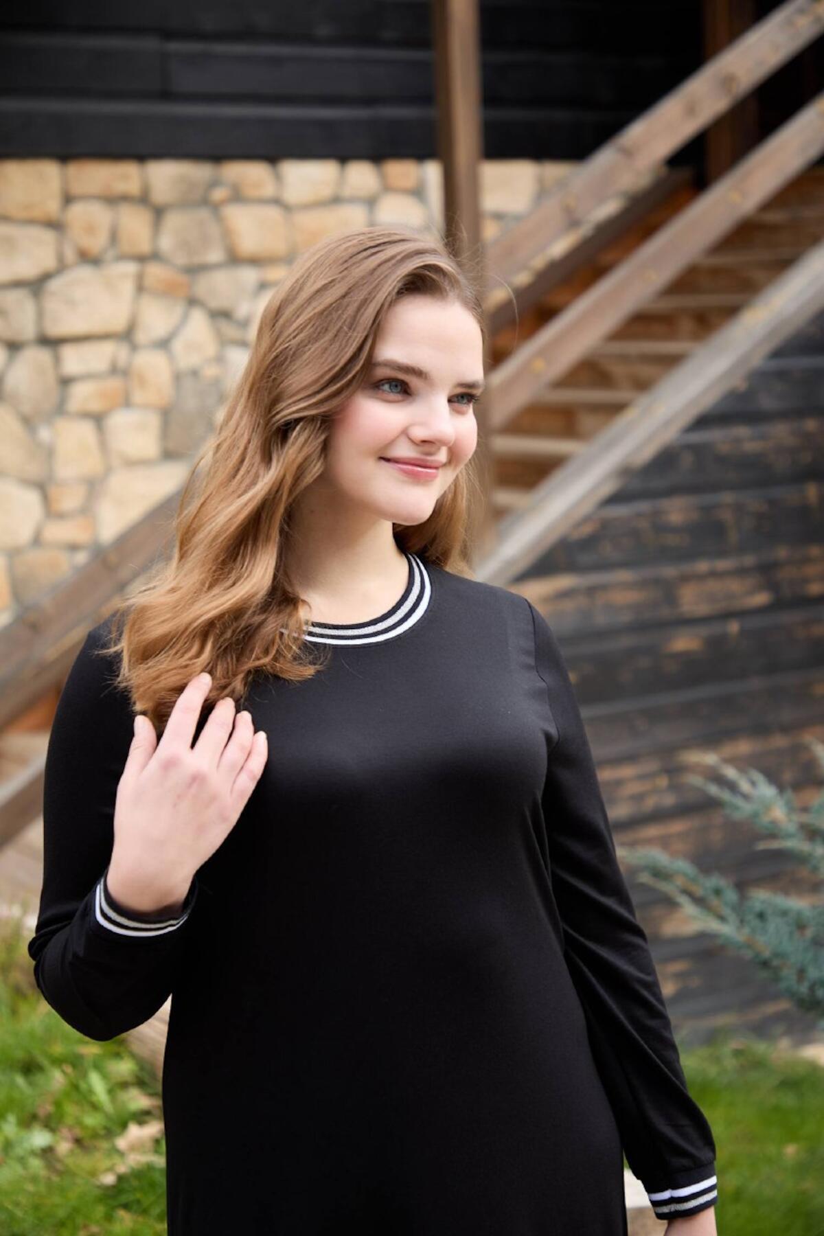 Plus‑Size Dress With Folded Hem — Black