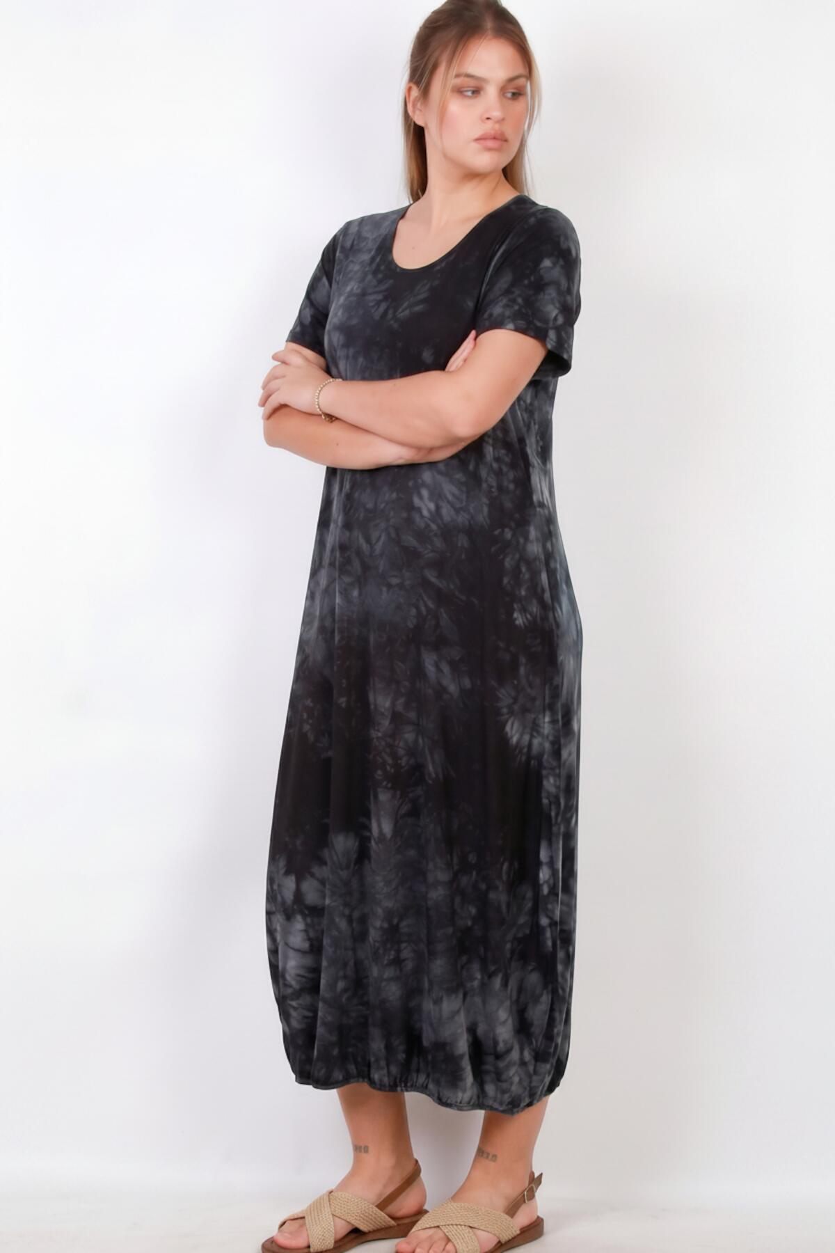 Plus‑Size Short‑Sleeve Dress With Snap Hem — Black