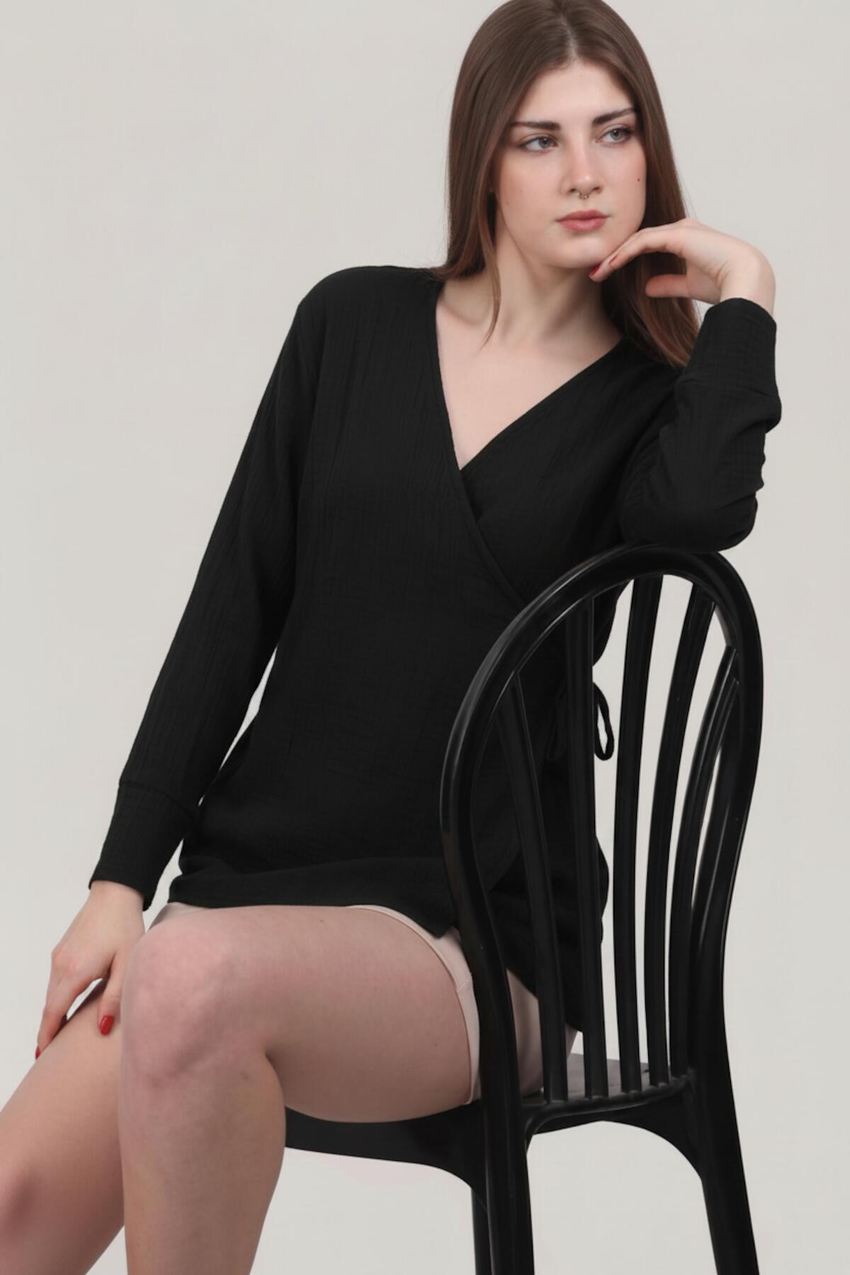 Schwarze Musselin-Wickeltunika im Kimono-Stil