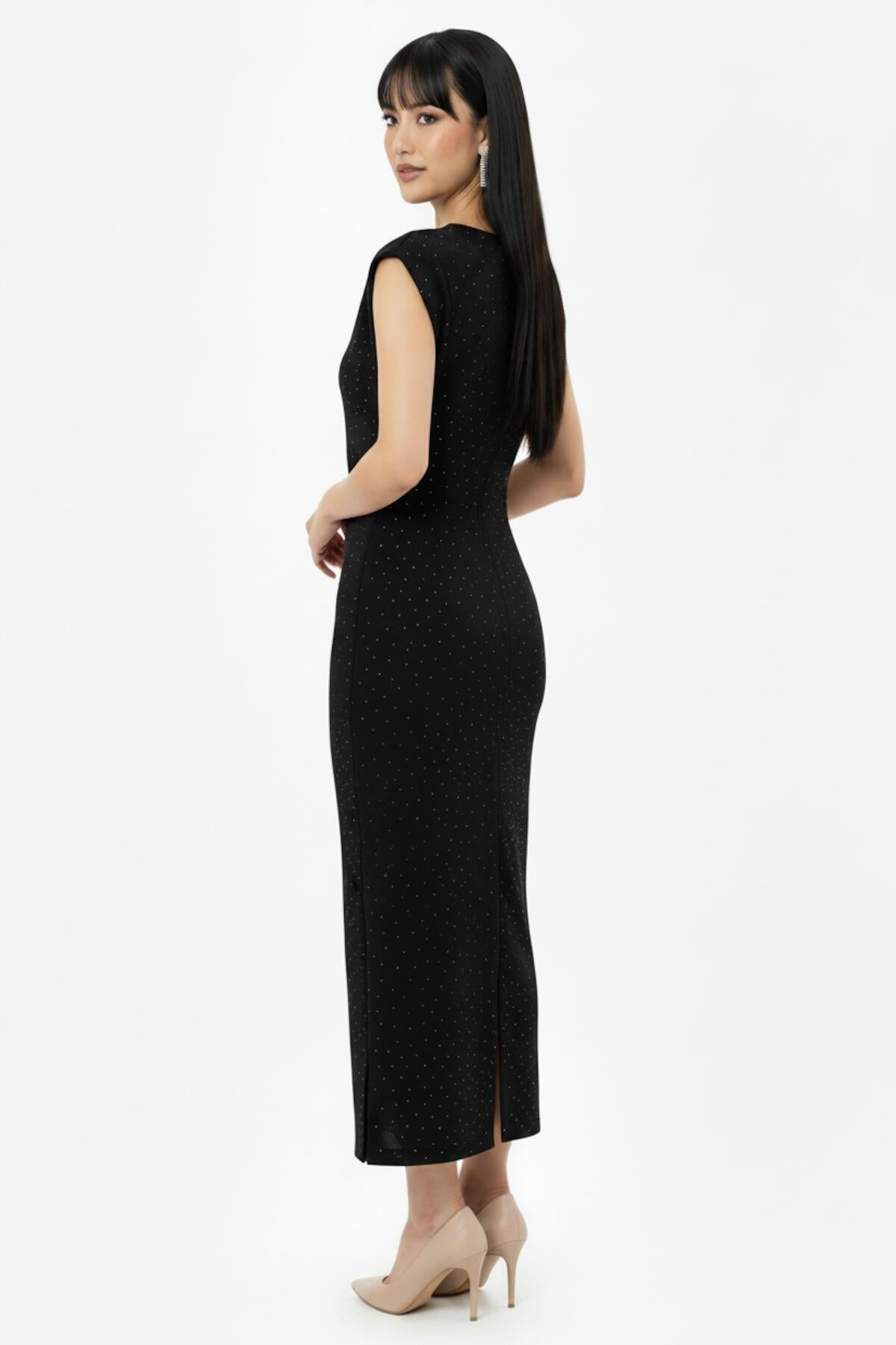 Verziertes Kleid mit geraffter Taille – Schwarz