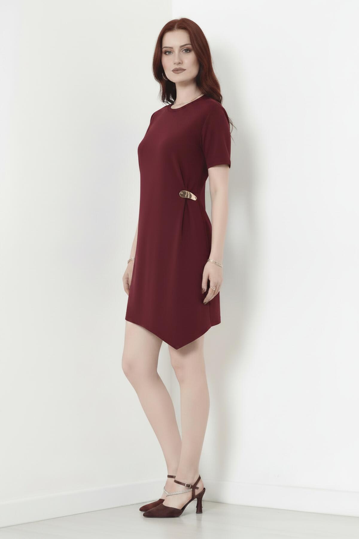 Short‑Sleeve Dress With Accessory Detail — Burgundy
