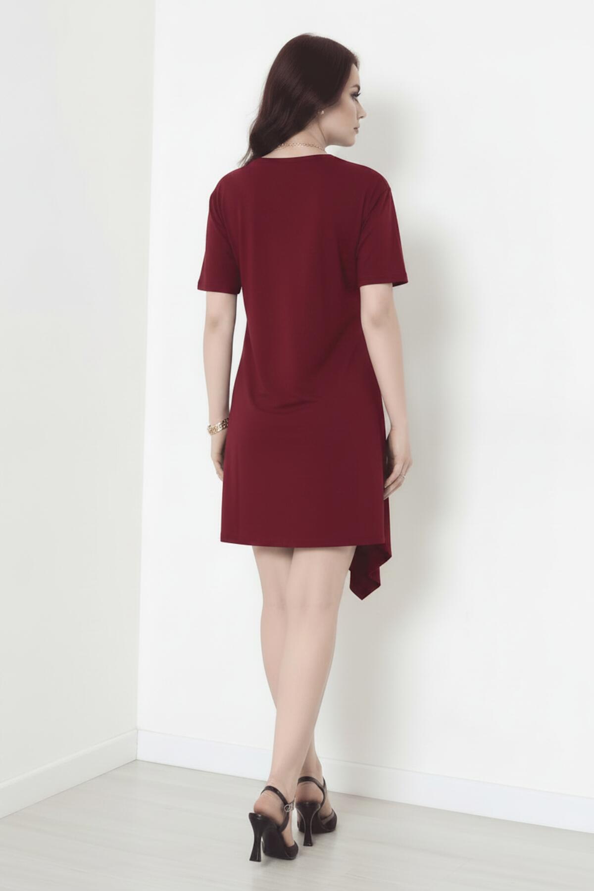 Short‑Sleeve Dress With Accessory Detail — Burgundy