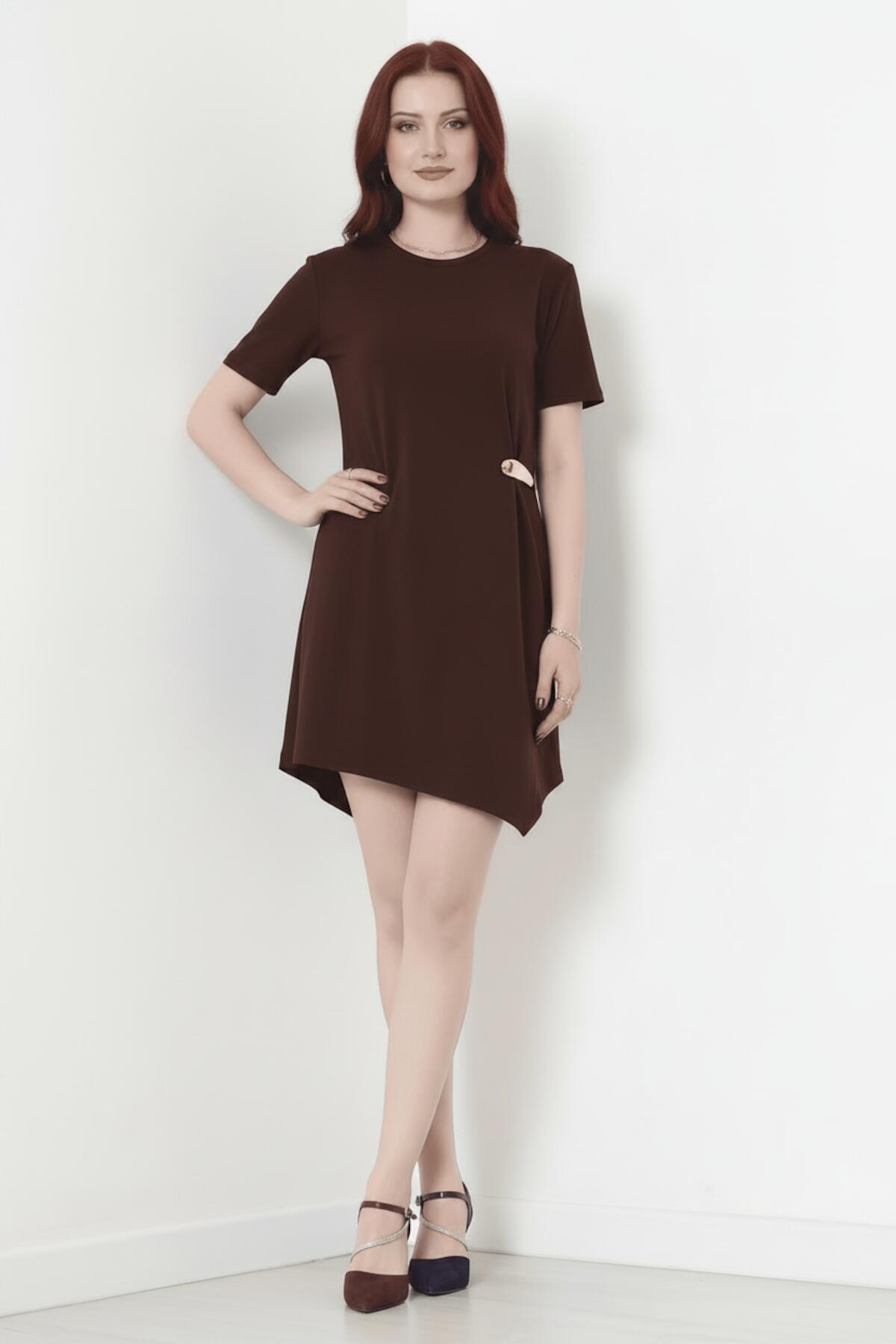 Accessoire - Detail Korte Mouw Jurk — Bruin