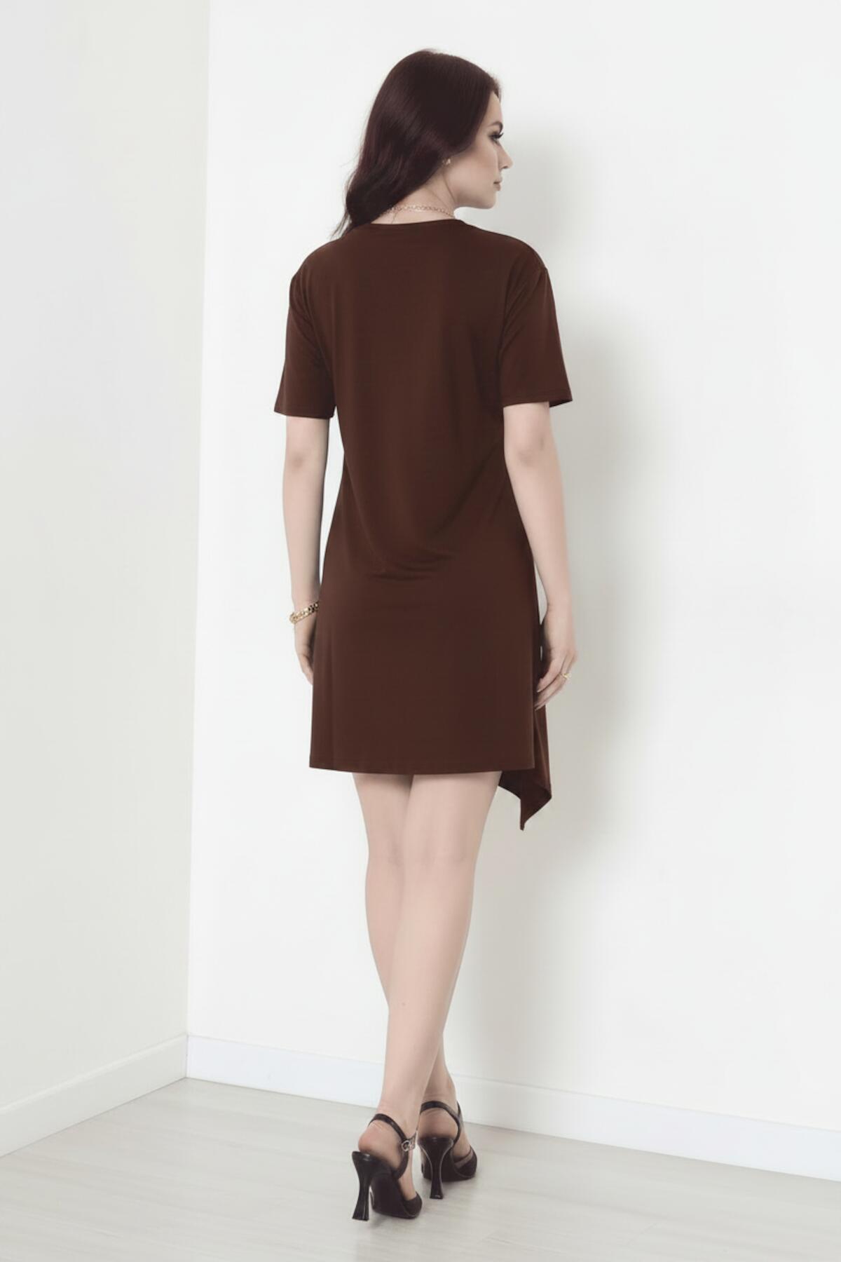 Accessoire - Detail Korte Mouw Jurk — Bruin