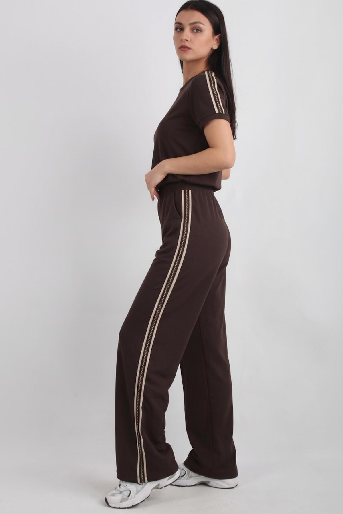 Half‑Zip Set With Side Stripe — Brown