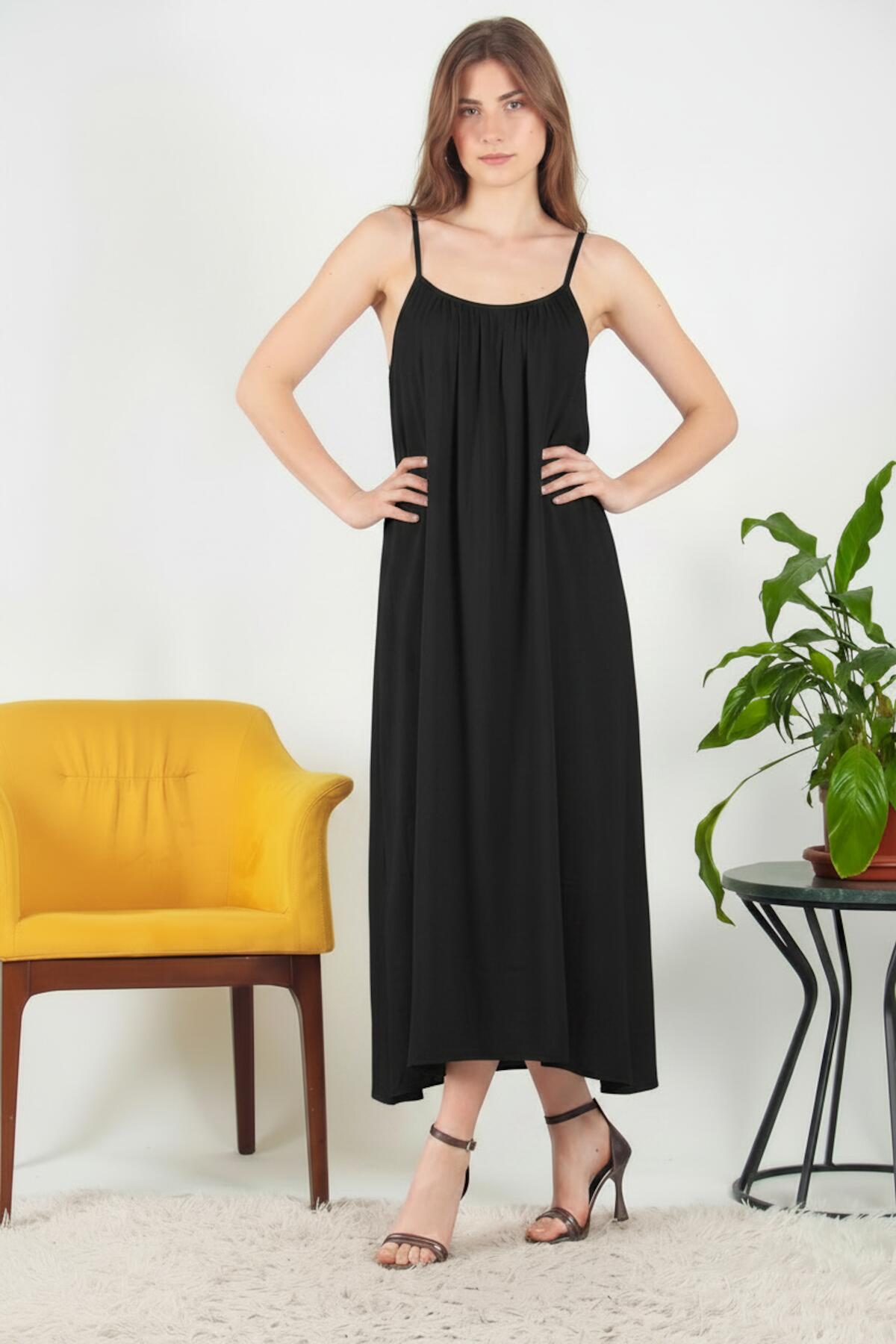 Italienisches Voile-Midikleid mit schmalen Trägern – Schwarz