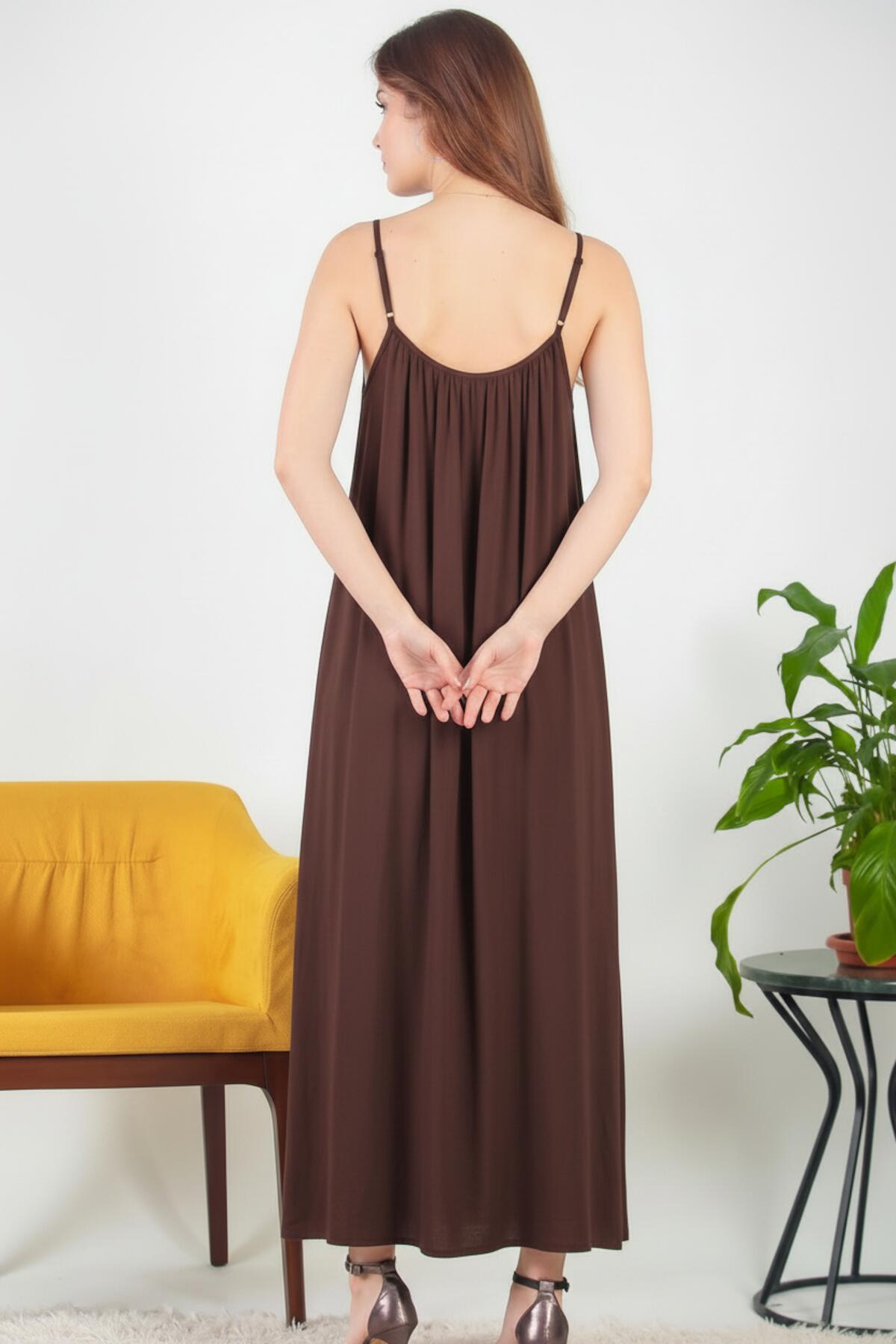 Italienisches Voile-Midikleid mit schmalen Trägern – Braun