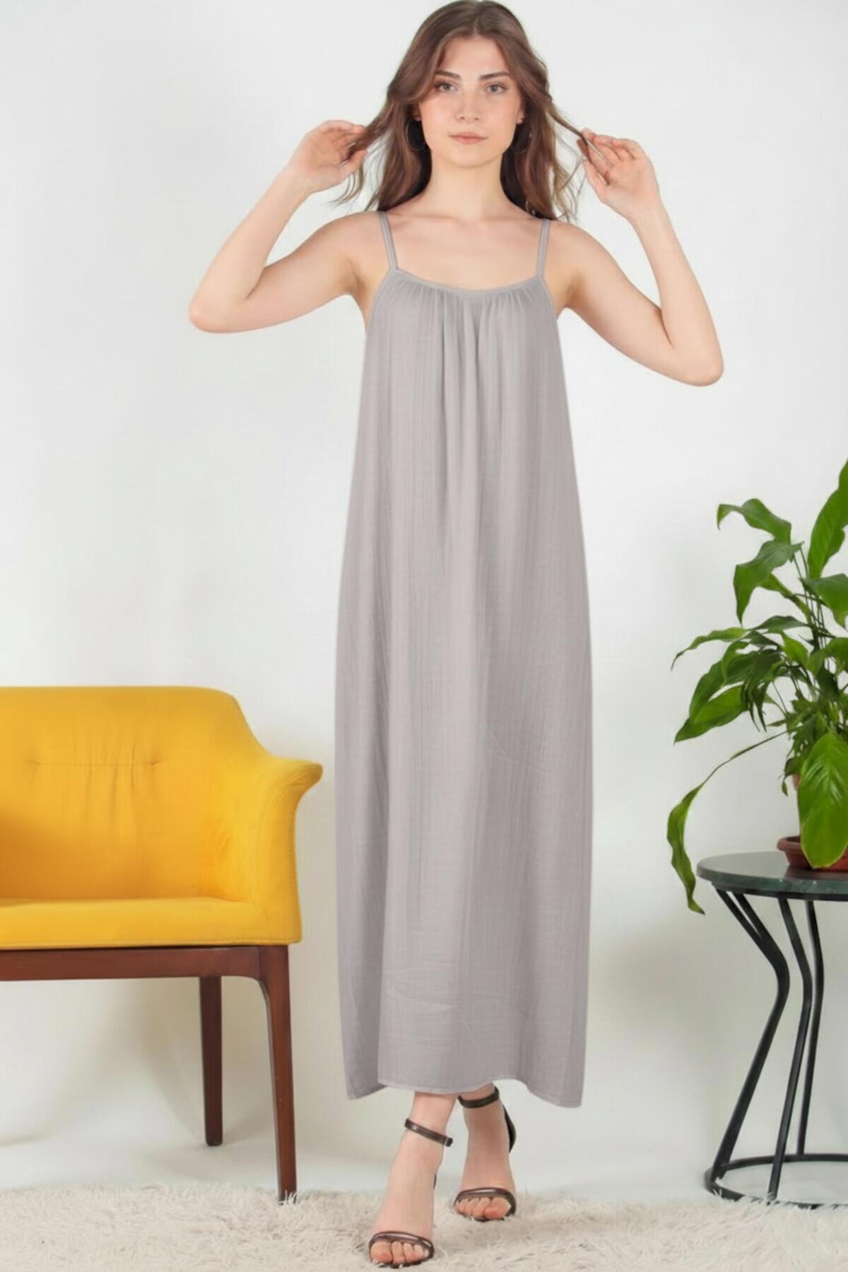 Italienisches Midi-Voile-Kleid mit dünnen Trägern – Grau