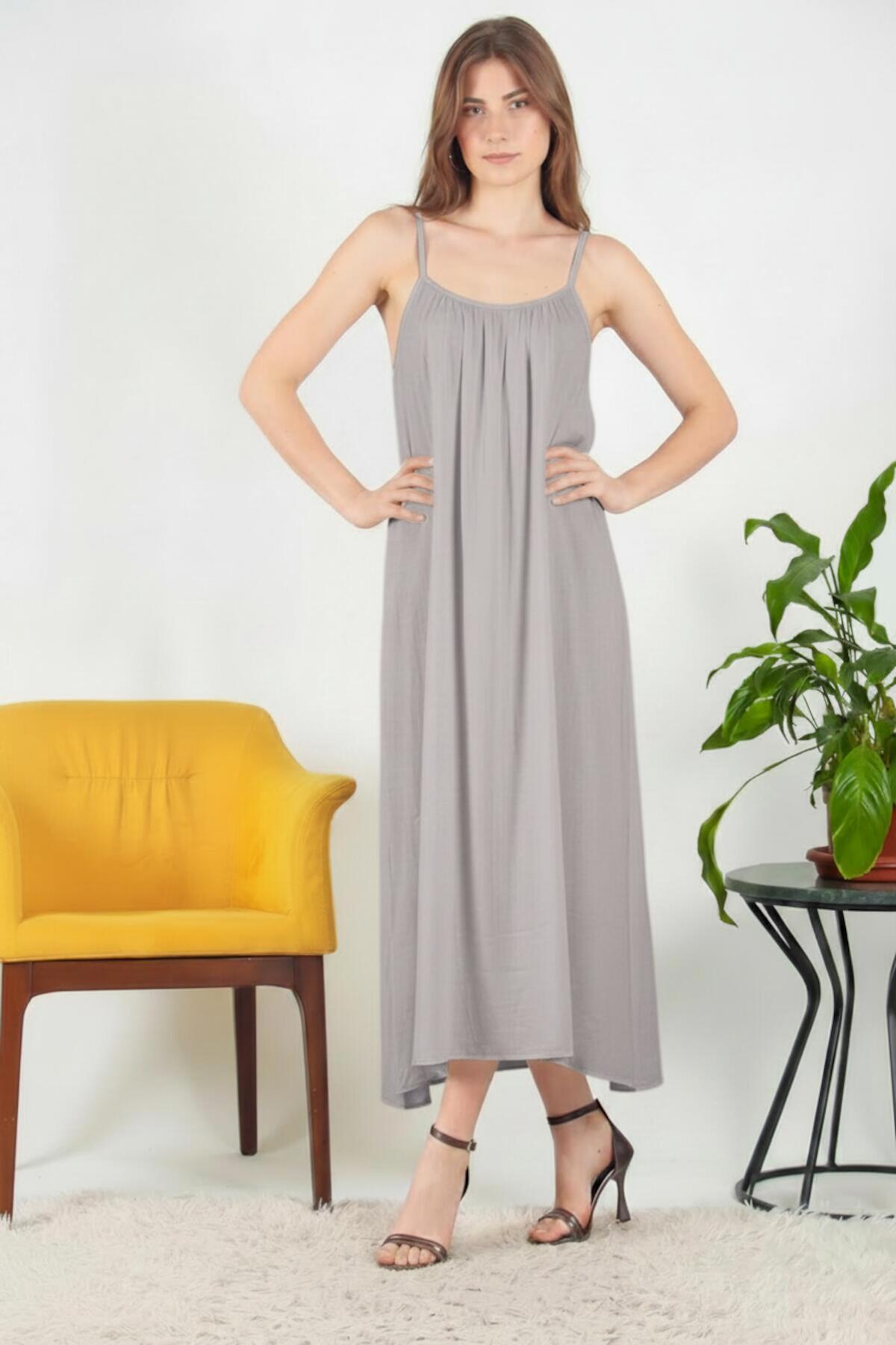 Italienisches Midi-Voile-Kleid mit dünnen Trägern – Grau