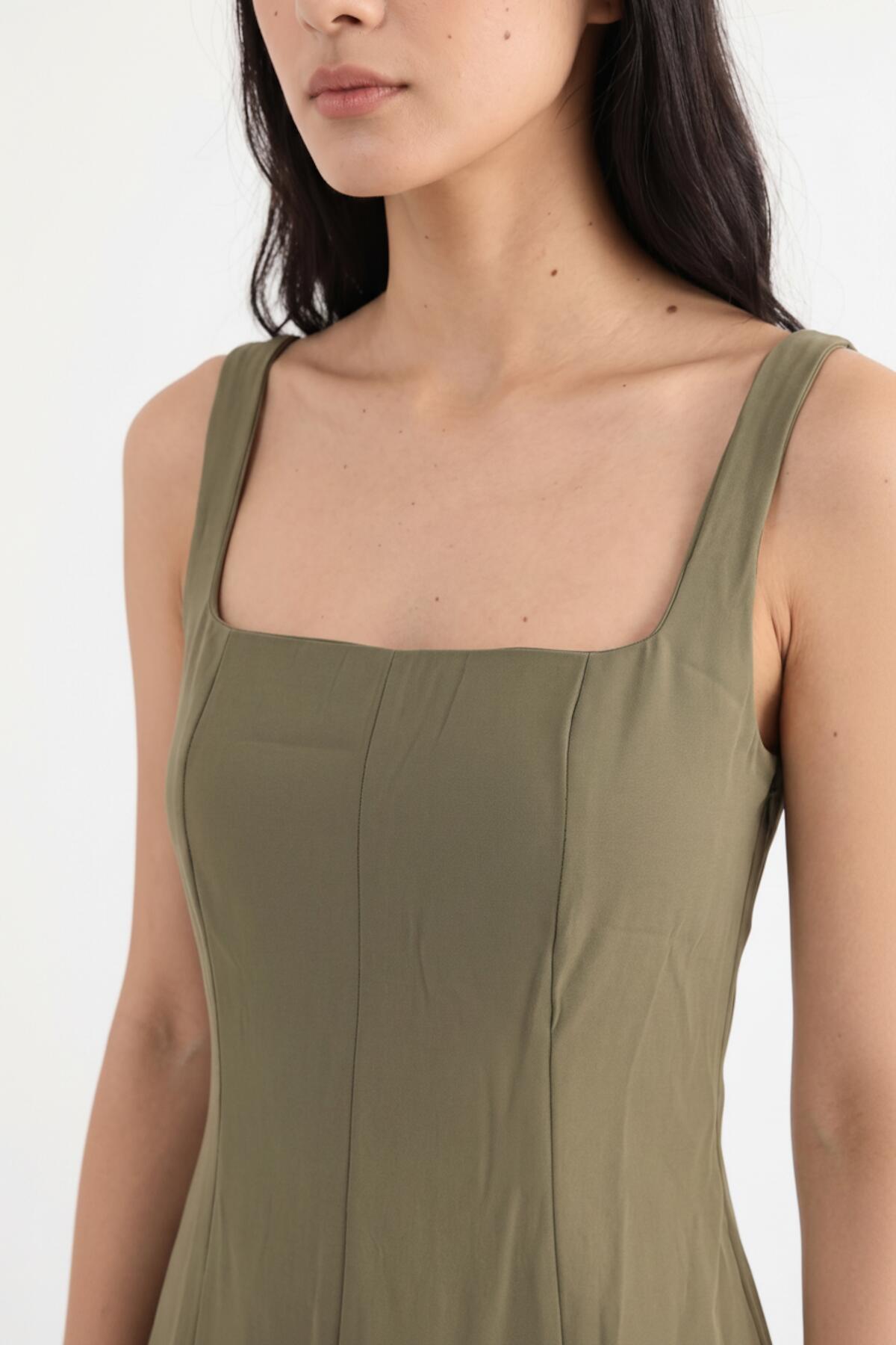 Modal-Kleid mit eckigem Ausschnitt — Khaki
