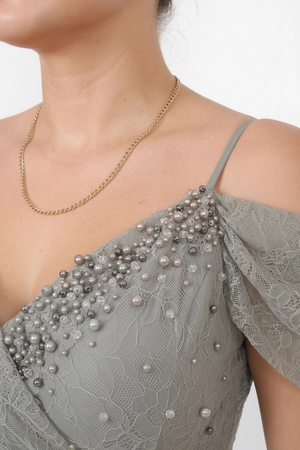 Elb0001D1196Gri — Plus‑Size Lace Evening Dress With Pearl‑Embellished Bust — Grey