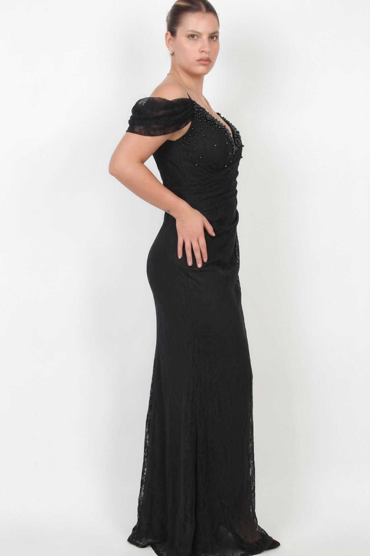 Plus‑Size Lace Evening Dress With Pearl‑Embellished Bust — Black