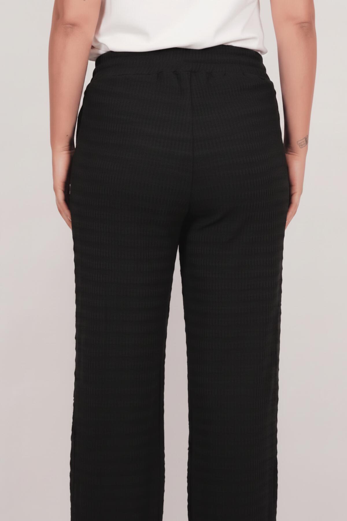 Plus - Size Wave - Pattern Wide - Leg Trousers — Black