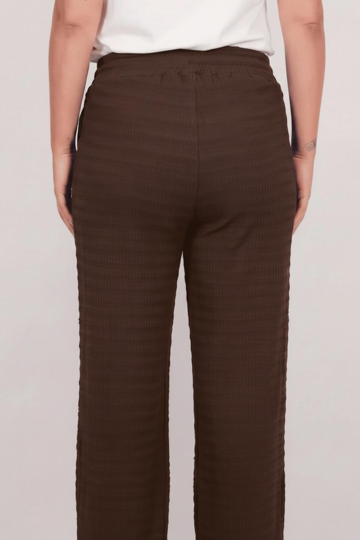 Plus-Size Hose mit Wellenmuster und weitem Bein – Braun