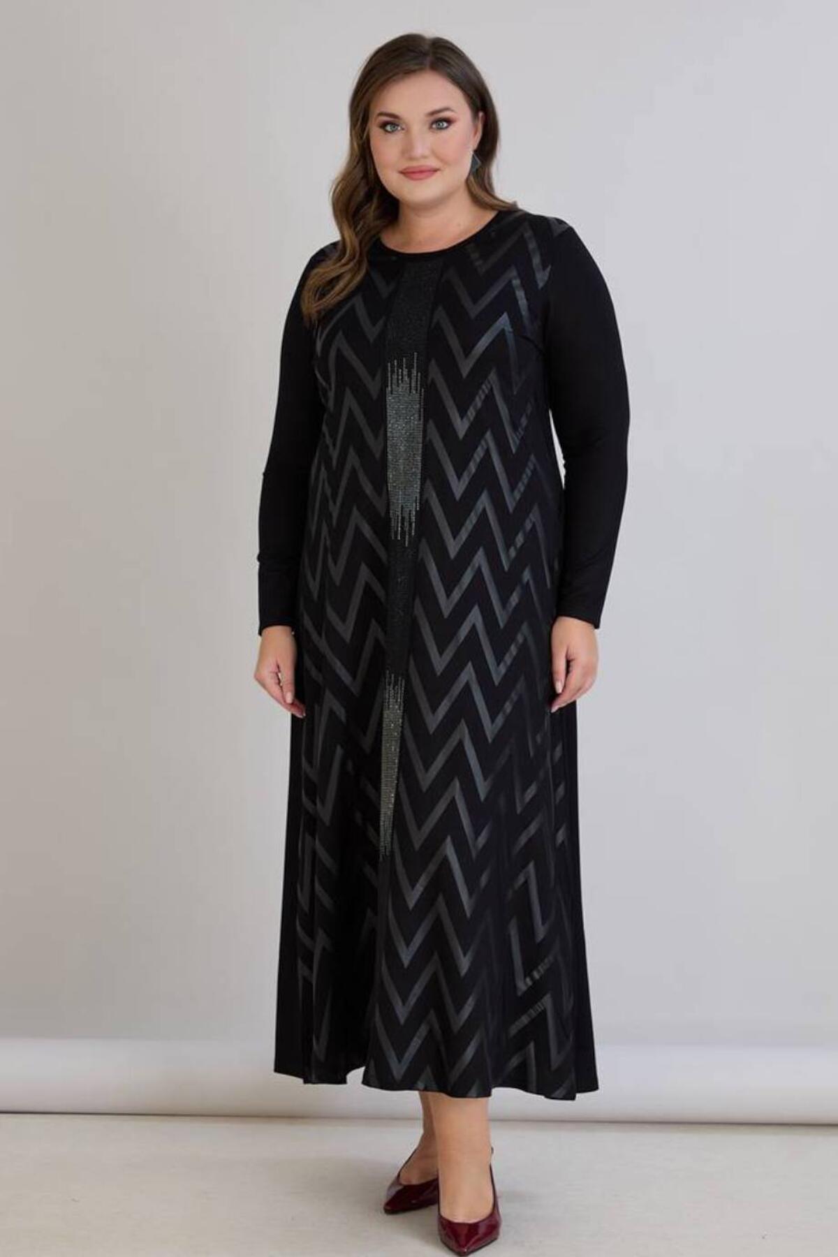 Grote Maten Zigzag Lange Jurk Met Steen Details — Zwart