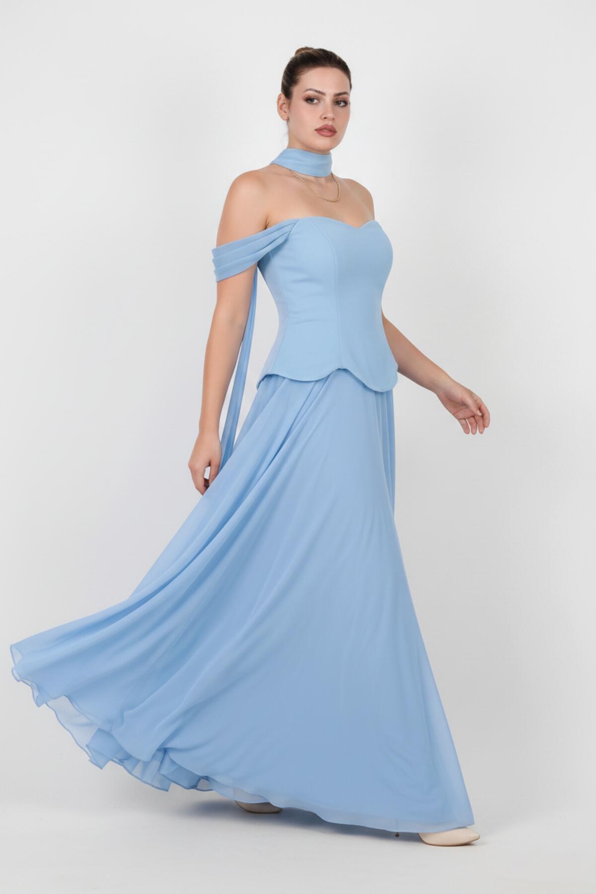 Abendkleid aus Crêpe in Großen Größen mit Tüllrock und Schal — Blau