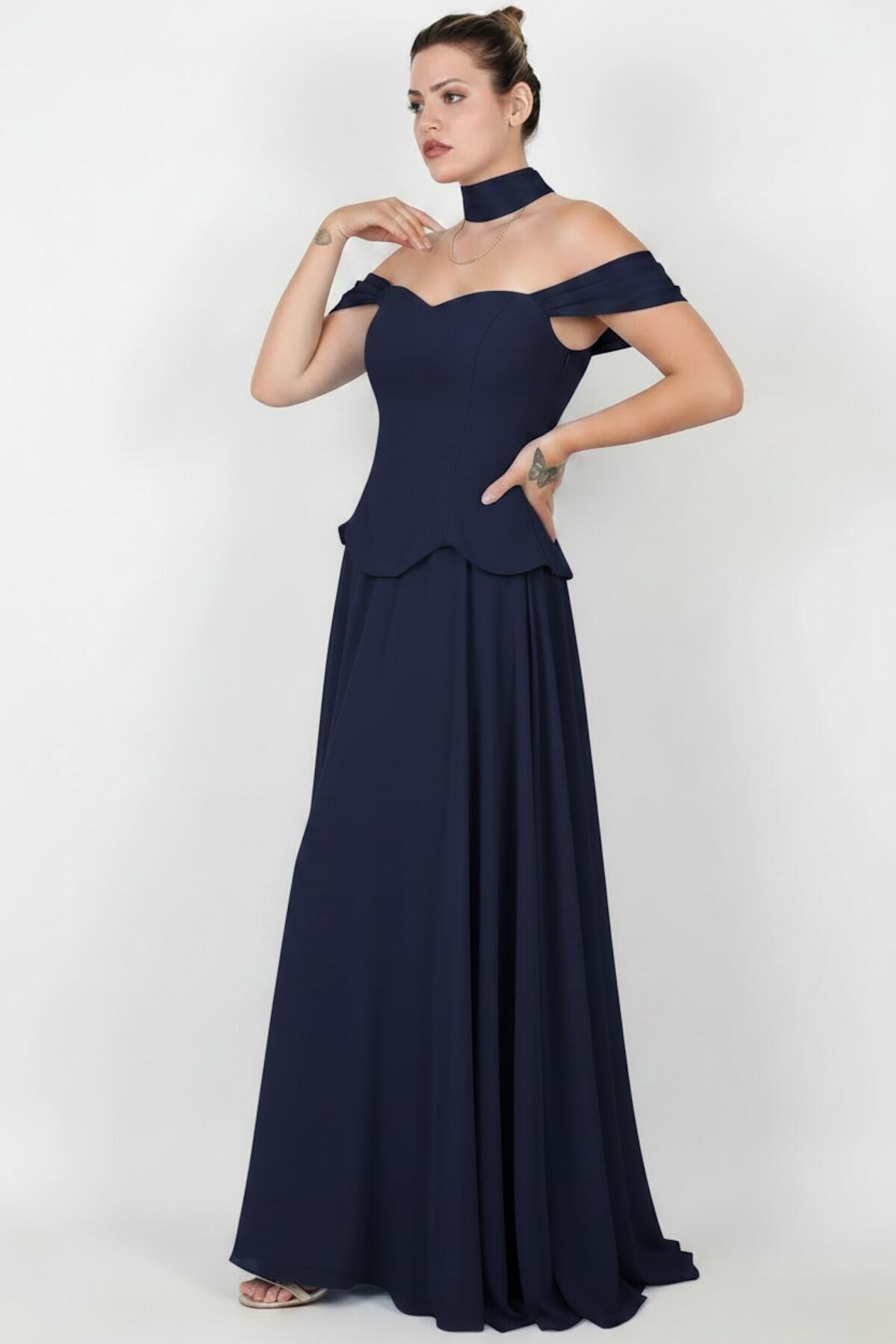Plus - Size Crepe Evening Dress With Tulle Skirt And Shawl — Navy