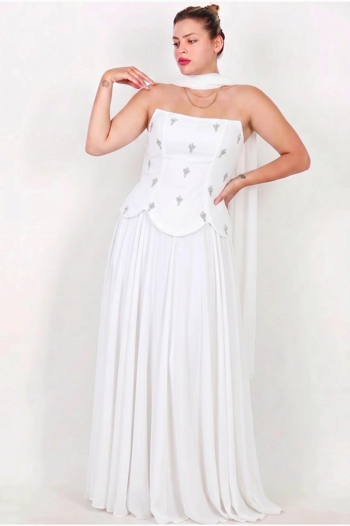Plus‑Size Crepe Evening Dress With Tulle Skirt & Stone Embellishment — White