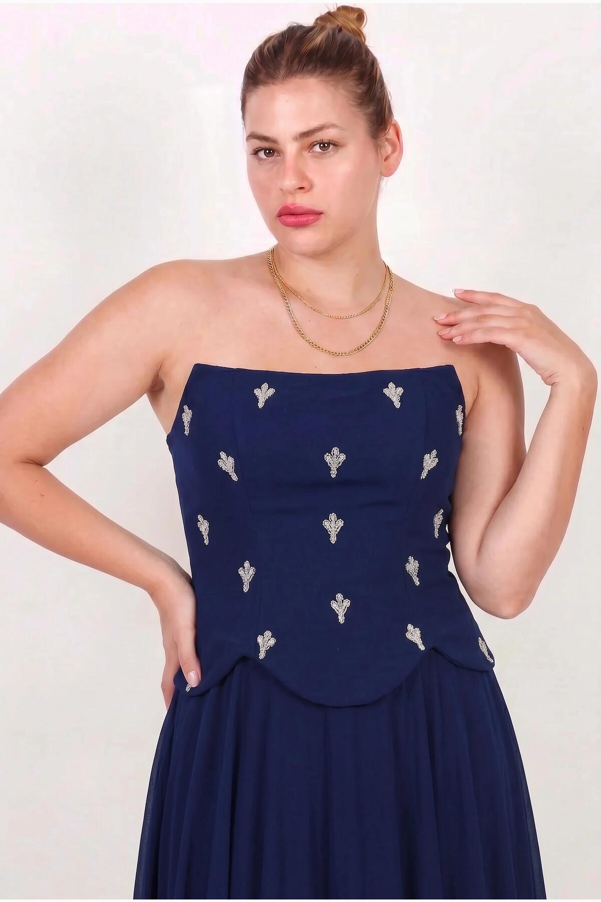 Plus‑Size Crepe Evening Dress With Tulle Skirt & Stone Embellishment — Navy