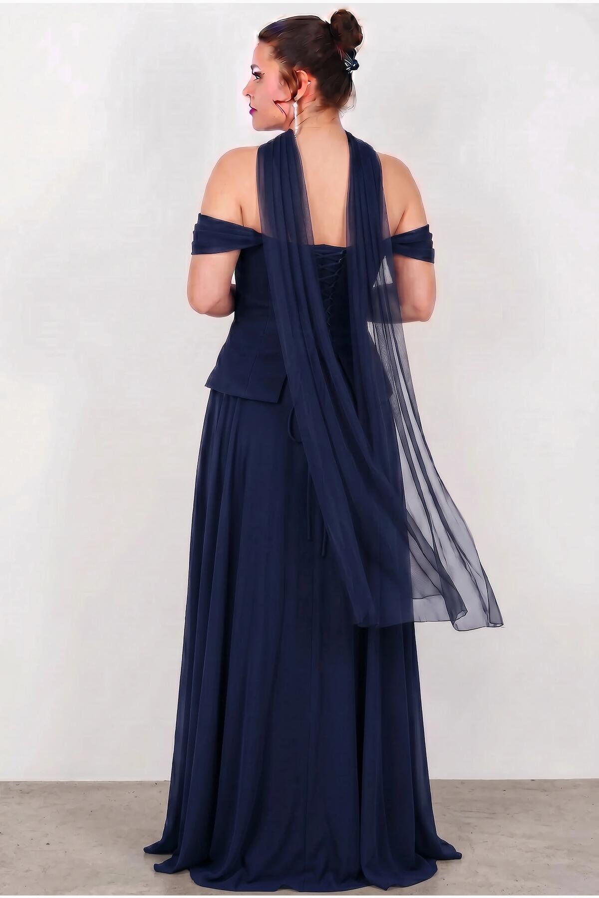 Abendkleid Plus-Size aus Crêpe mit Tüllrock und Steinverzierung — Marine